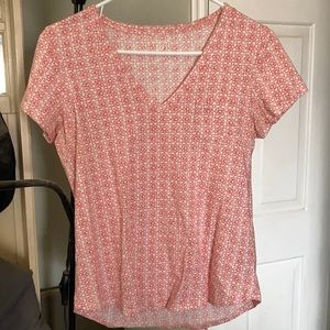 GAP v-neck shirt